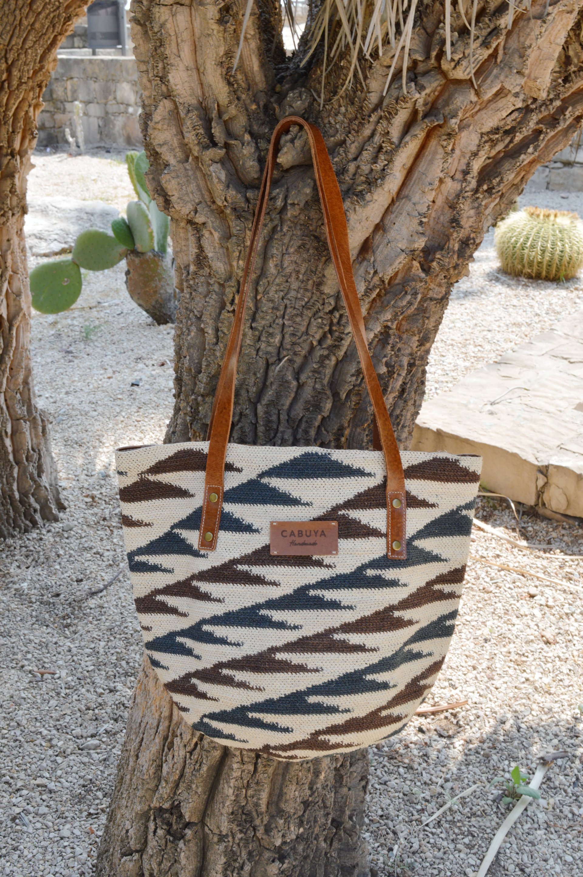 Shigra Tote Bag Llama's foot